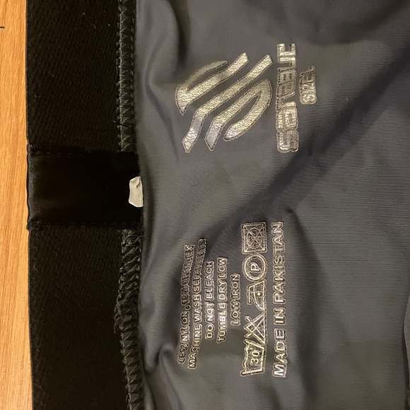 Sanabul Black Rashguard (medium) and Grey Pants (Spats) - Picture 12 of 13